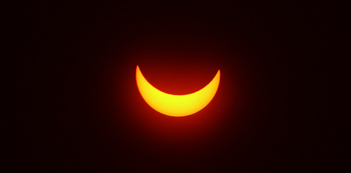 partial-eclipse-web